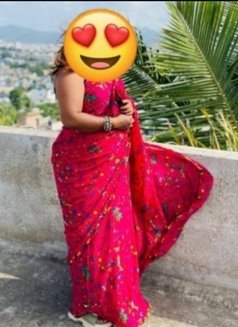 Mayuri - puta in Pune Photo 4 of 6