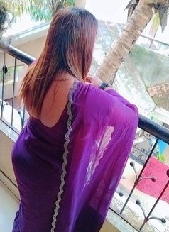 Mayuri - puta in Pune Photo 1 of 4