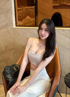 Mayya - puta in Jakarta Photo 2 of 9