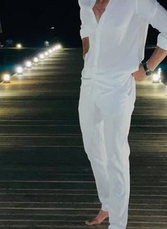Mazen مساج راقي - Male escort in Riyadh Photo 9 of 9