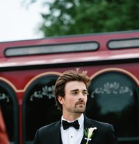 Mazen - Male adult performer in Amman