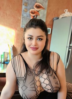 Mazi - puta in Dubai Photo 5 of 8