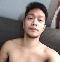 MB-KEN- - Acompañantes masculino in Manila