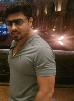 MBA Topper - Acompañante masculino in Ahmedabad Photo 2 of 2