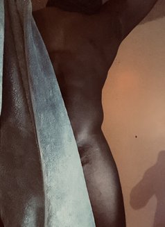 Mbigd - Male escort in Nairobi Photo 4 of 6