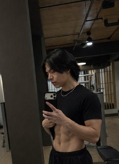 Mc Wilson - Male escort in Doha Photo 2 of 3