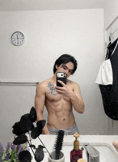 Mc Wilson - Male escort in Doha Photo 3 of 3