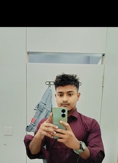 Md J - Male escort in New Delhi Photo 4 of 7