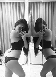 Me Mi - Intérprete transexual de adultos in Bangkok Photo 3 of 7
