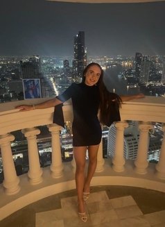 Mea - escort in Dubai Photo 4 of 9