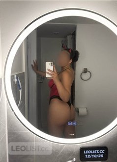 Mea - puta in Marseille Photo 3 of 6