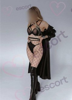 Meaescort - escort in Lille Photo 2 of 3