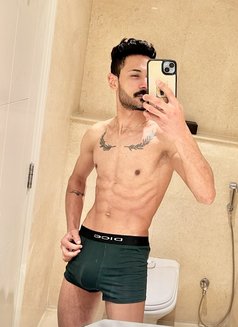 Medo - Male escort in Cairo Photo 5 of 6