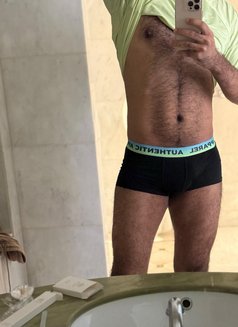 Medo - Acompañantes masculino in Riyadh Photo 3 of 4