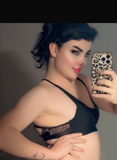 Medo - Transsexual escort in Beirut Photo 4 of 6