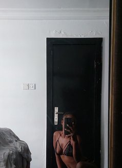 Medusa - puta in Lagos, Nigeria Photo 4 of 7