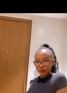 Meels Greater Noida - puta in Noida Photo 10 of 12