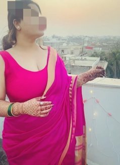 Bhabhi cam - puta in Mumbai Photo 1 of 2