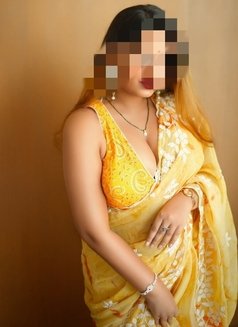 Independent Bhabhi - puta in Noida Photo 1 of 2