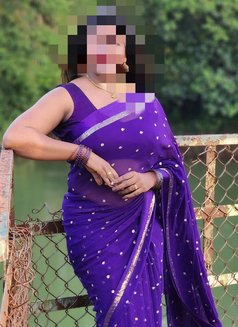 Independent Bhabhi - escort in Navi Mumbai Photo 1 of 2