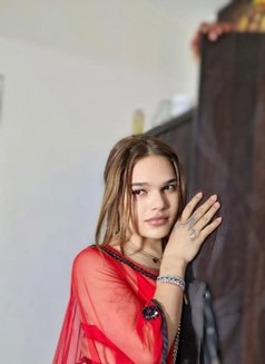 Meena - Transsexual escort in Mumbai Photo 1 of 5