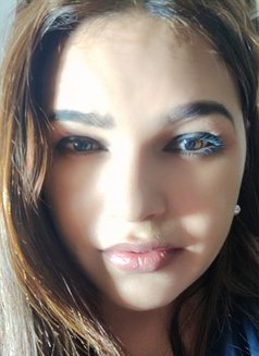 Meena - Transsexual escort in Mumbai Photo 2 of 5