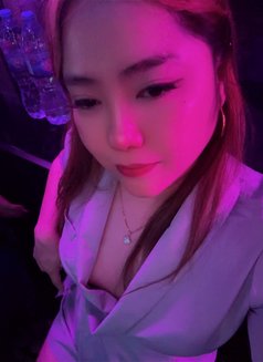 Meena - escort in Dubai Photo 2 of 5