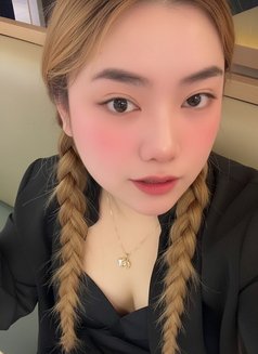 Meena - escort in Dubai Photo 3 of 5