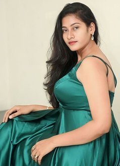 Meena - puta in Chennai Photo 1 of 3