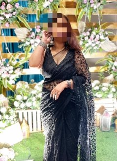 Cam session - escort in Pondicherry Photo 1 of 2