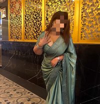 Meena - puta in Mumbai