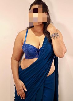 Bhabhi cam - escort in New Delhi Photo 1 of 2