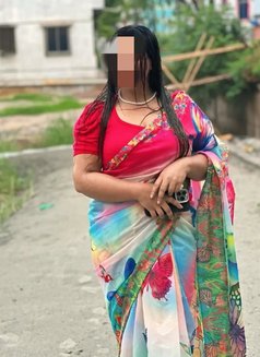 Cam Bhabhi - puta in Noida Photo 1 of 2