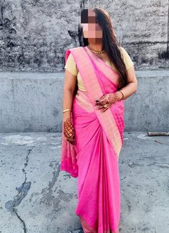 Bhabhi cam - escort in New Delhi Photo 2 of 2