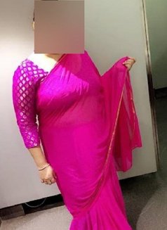Meenaa - escort in Mumbai Photo 12 of 19