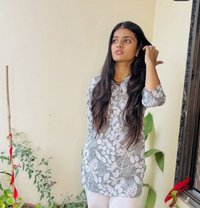 Meenakshi Prajapat - puta in Bangalore