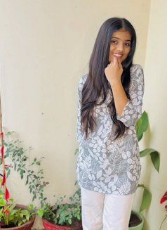 Meenakshi Prajapat - puta in Bangalore Photo 2 of 2