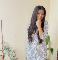 Meenakshi Prajapat - puta in Bangalore