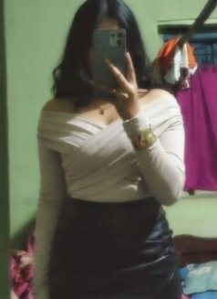 Meenal - escort in New Delhi Photo 2 of 3