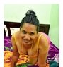 Meenu Hot - Acompañantes transexual in Chennai Photo 1 of 8