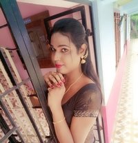 Meenu - Acompañantes transexual in Chennai