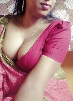 Meenu - Transsexual escort in Chennai Photo 15 of 16