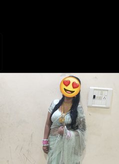 Meenu - escort in Noida Photo 1 of 9