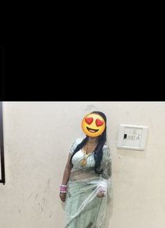 Meenu - escort in Noida Photo 2 of 9