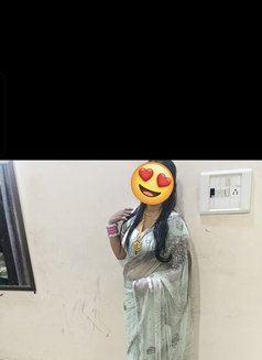 Meenu - escort in Noida Photo 3 of 9