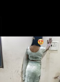 Meenu - escort in Noida Photo 5 of 9