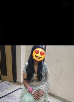Meenu - escort in Noida Photo 9 of 9