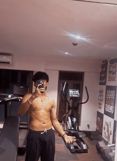 Meet - masseur in Pune Photo 2 of 4