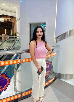 Meera Indian - puta in Muscat Photo 1 of 3