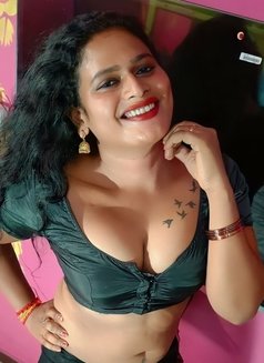 Meera Meera - Transsexual escort in Chennai Photo 3 of 7